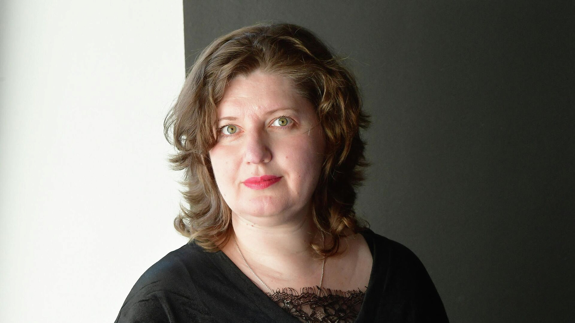 Колумнист сайта РИА Новости Алкснис получила звание "Золотое перо России"