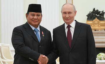 Путин и президент Индонезии обменялись подарками