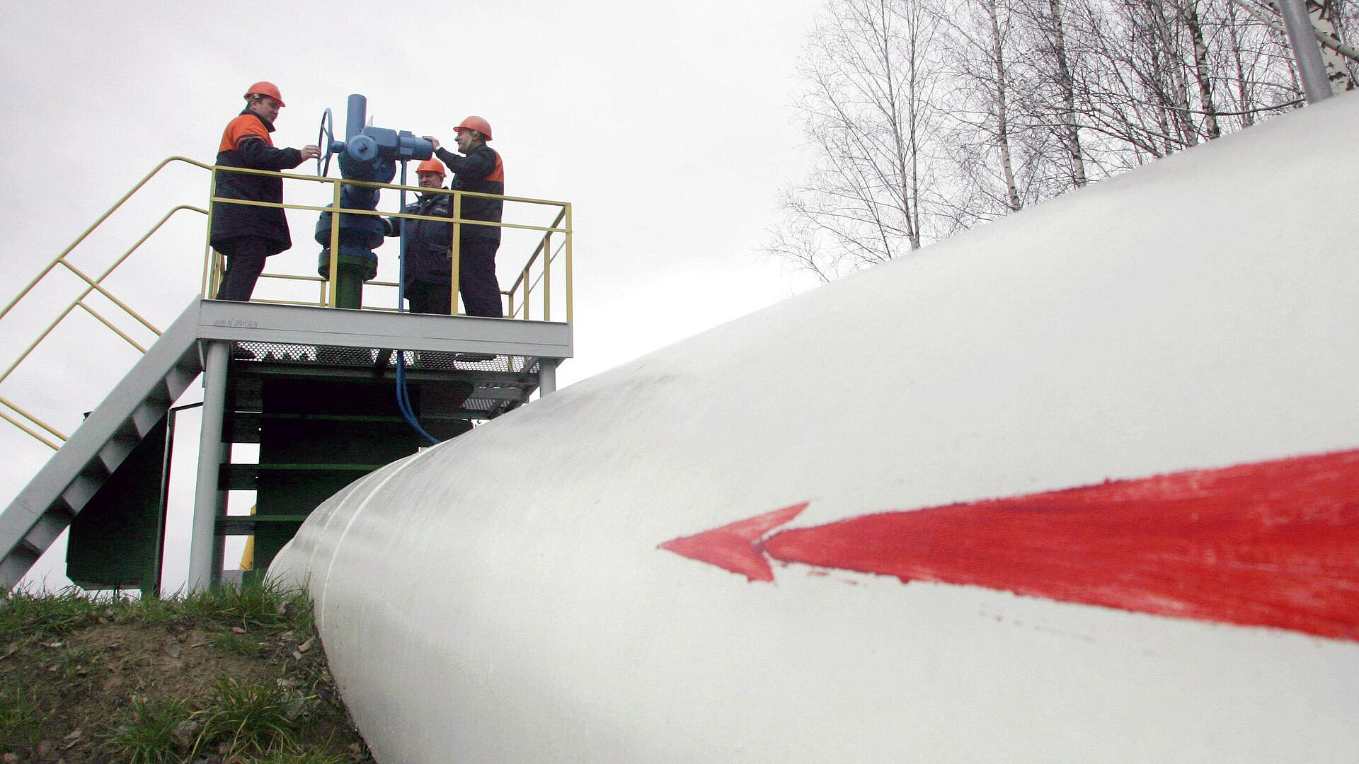 Киев планирует возобновить перекачку нефти по "Дружбе" в среду, пишут СМИ