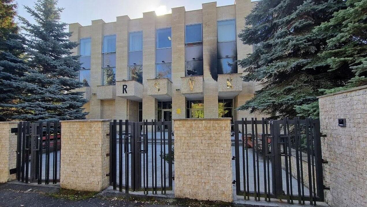 Русский дом в Праге продолжил работу после попытки поджога