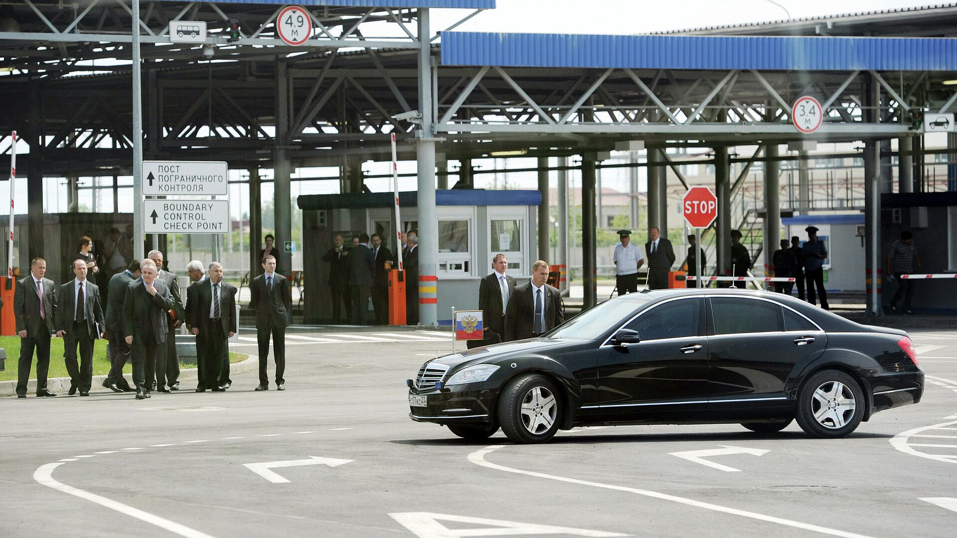 Движение через пункт пропуска "Адлер" возобновлено