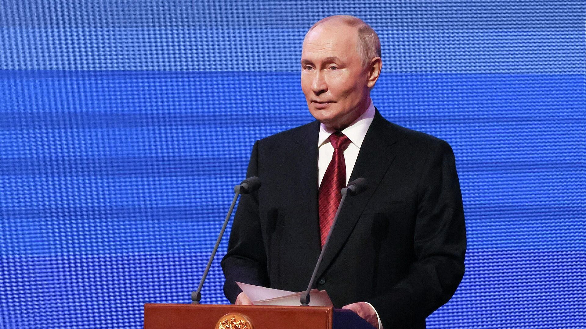 Путин призвал сокращать субсидирование иностранной продукции