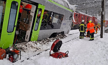 Пять человек пострадали при сходе поезда с рельсов в Швейцарии