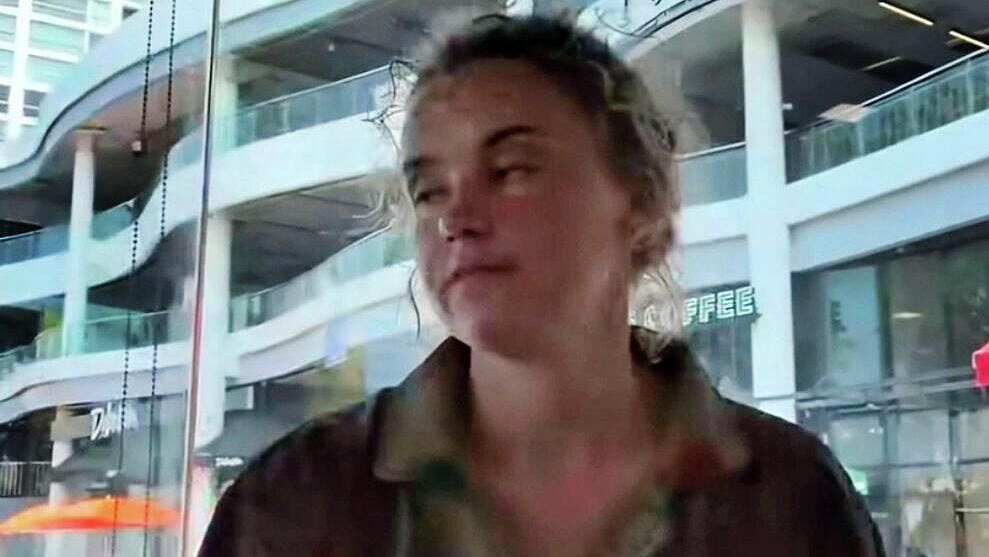 Экс-участницу "Дома-2" принудительно отправили на лечение, сообщил волонтер