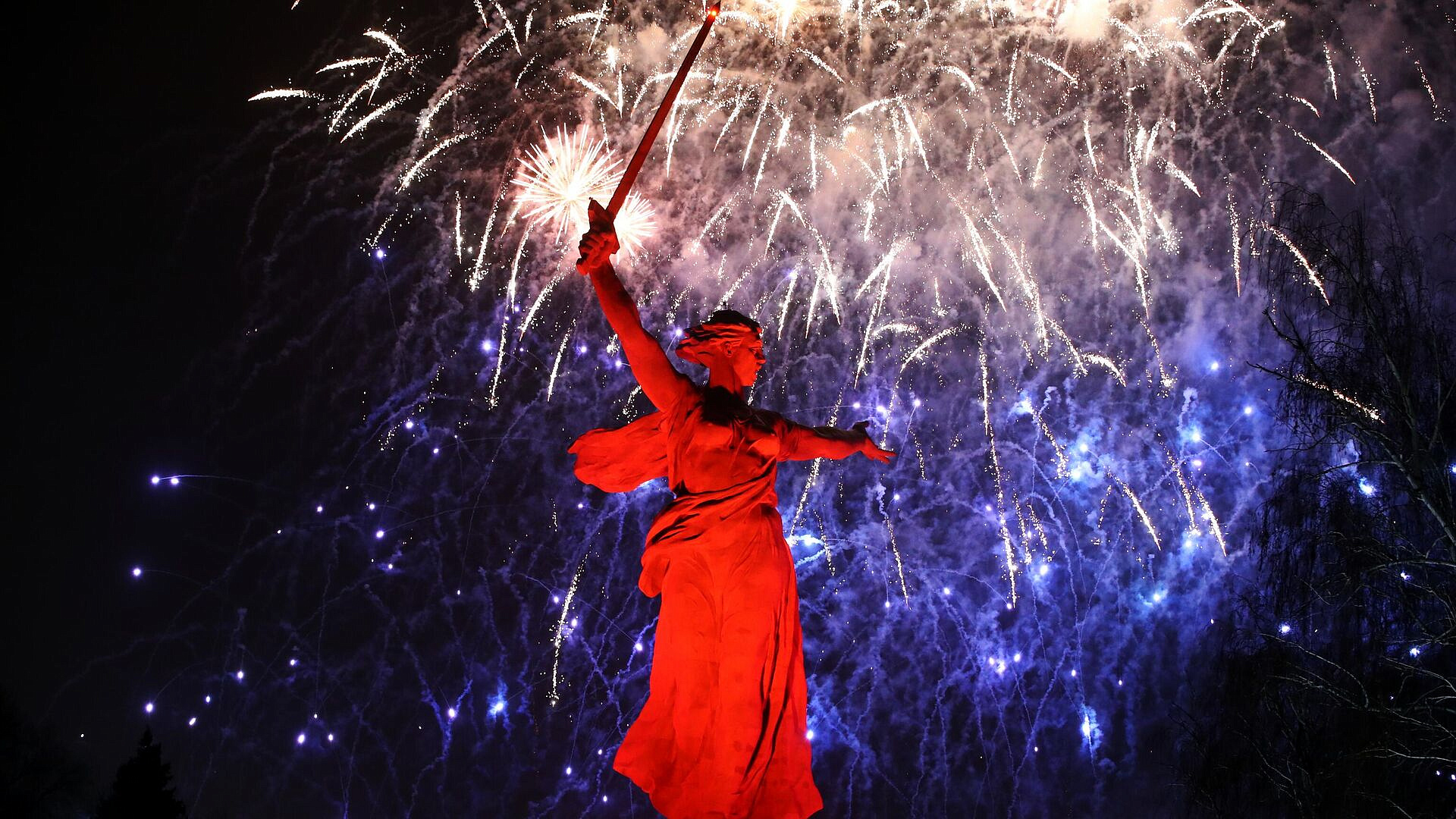 Володин и депутаты Госдумы почтили память защитников Сталинграда