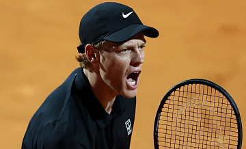 Действующий чемпион Australian Open Синнер вышел в четвертьфинал турнира