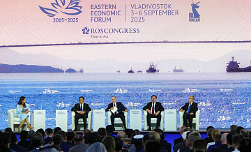 Развитие ДФО должно способствовать росту доходов людей, заявил Путин