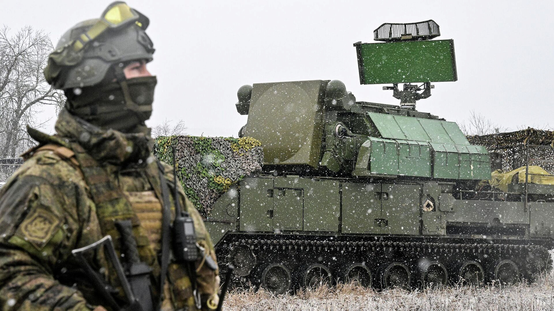 Силы ПВО сбили 7 снарядов HIMARS и 326 беспилотников ВСУ за сутки 