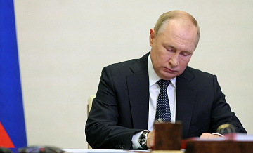 Путин подписал закон о снижении ставок акцизов на российские игристые вина