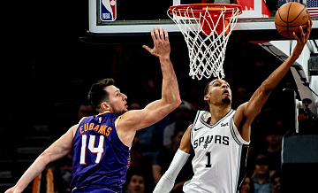 Дабл-дабл Вембаньямы принес "Сан-Антонио" победу над "Лейкерс" в матче НБА