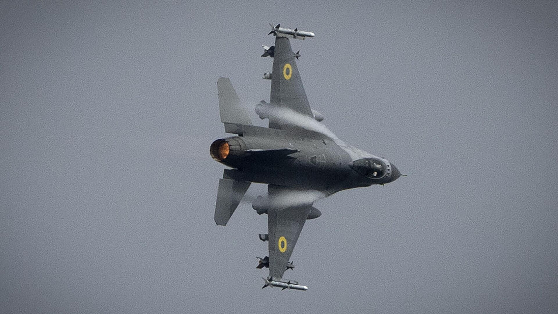    F-16      