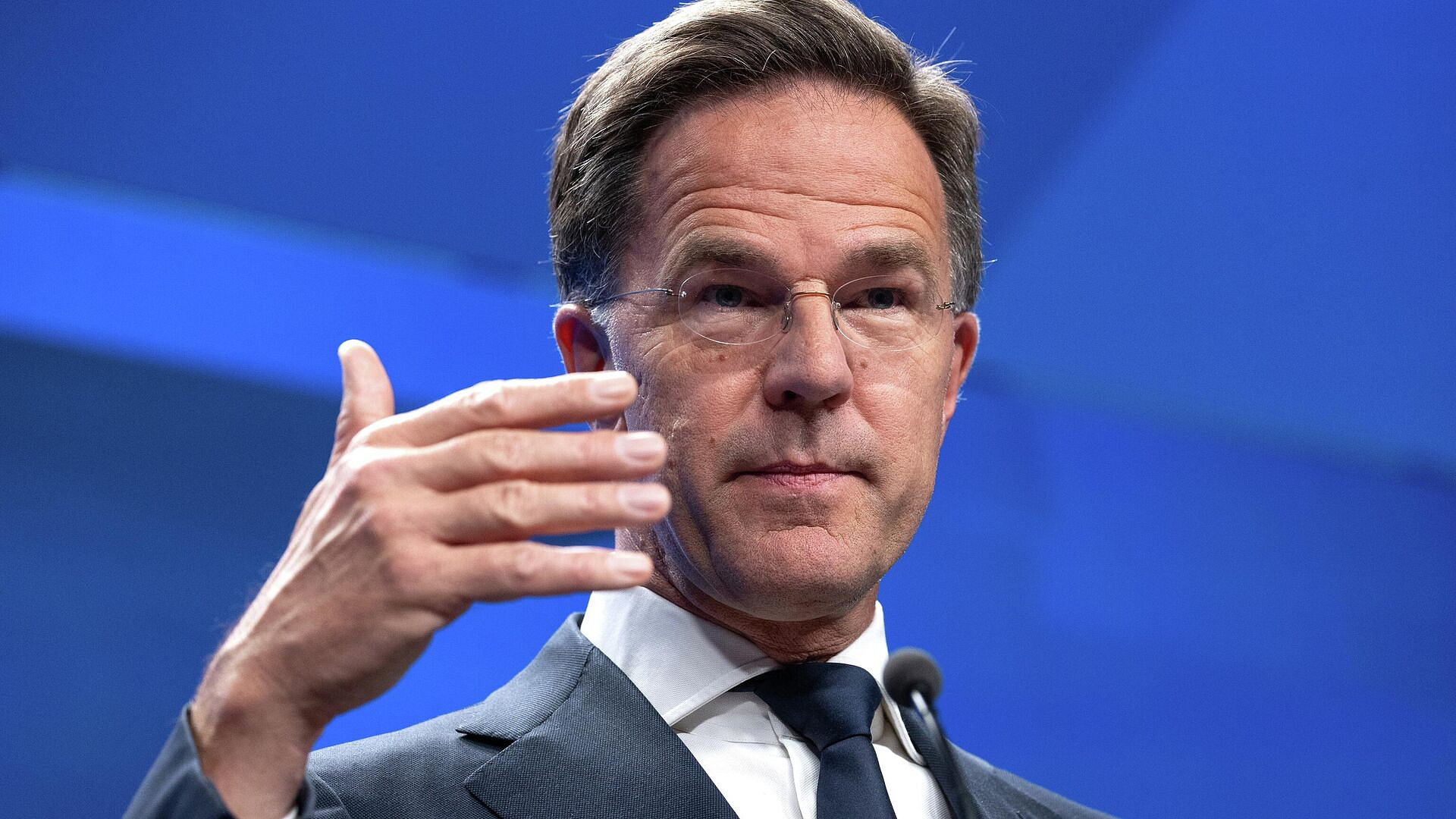 Киев должен иметь право определять свое будущее, заявил Рютте