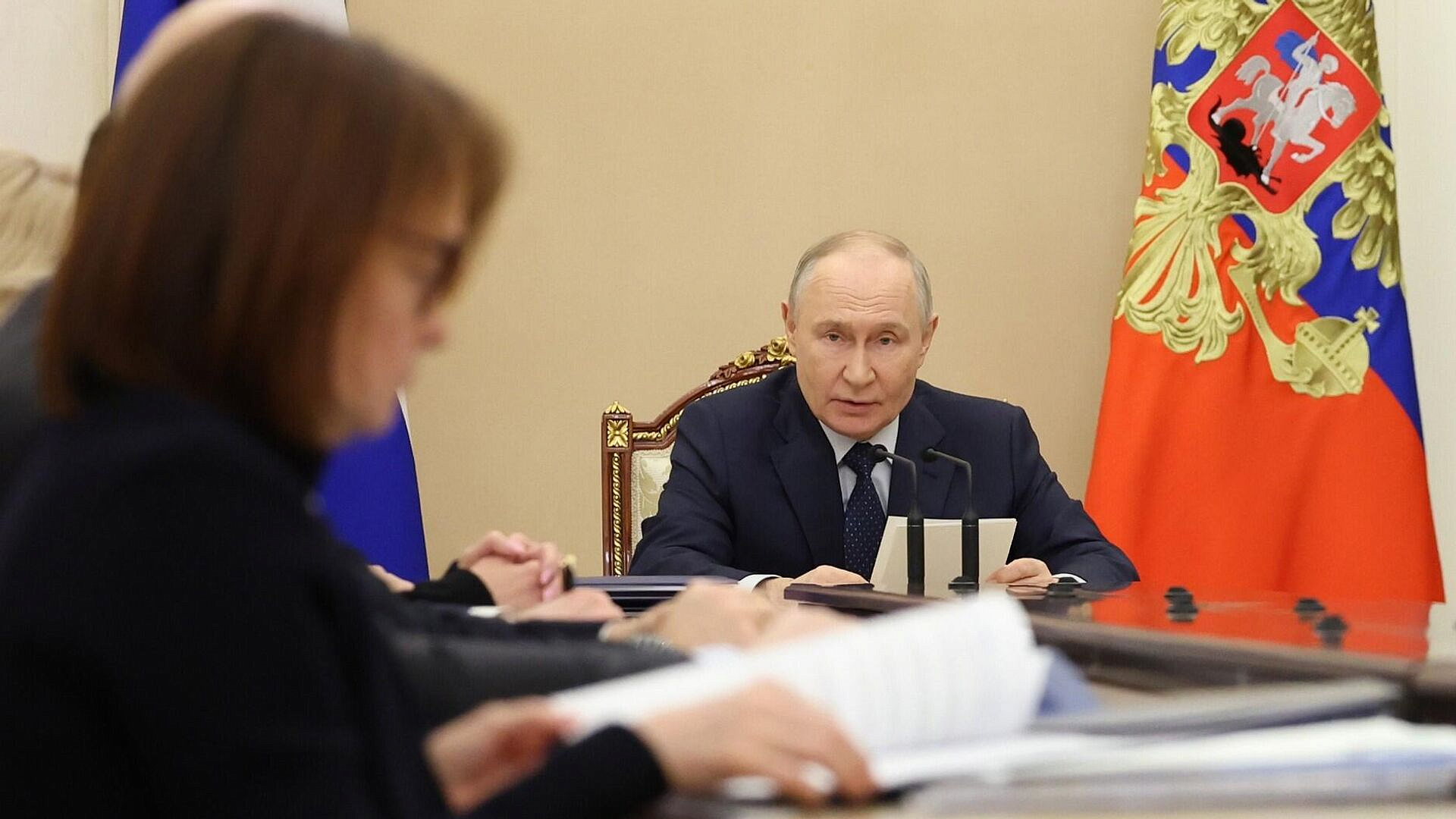 Путин попросил объяснить, почему макропоказатели ниже прогнозов