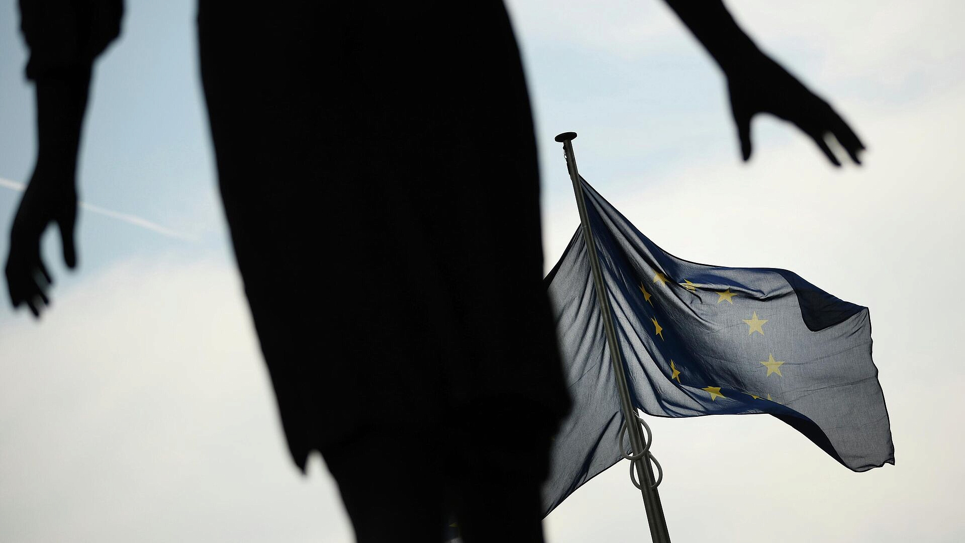 Евросоюз пока не принял решение по продлению санкций против Сирии