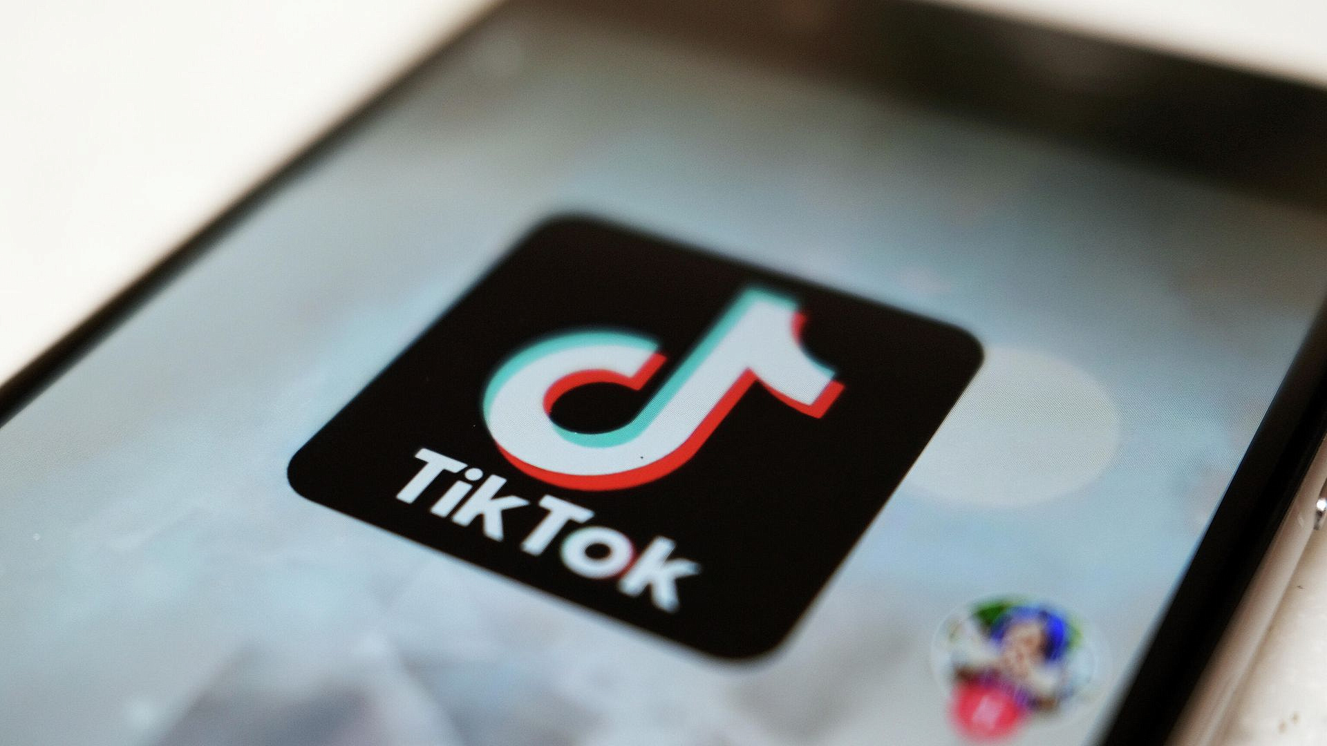 Белый дом снял запрет на использование TikTok на устройствах правительства