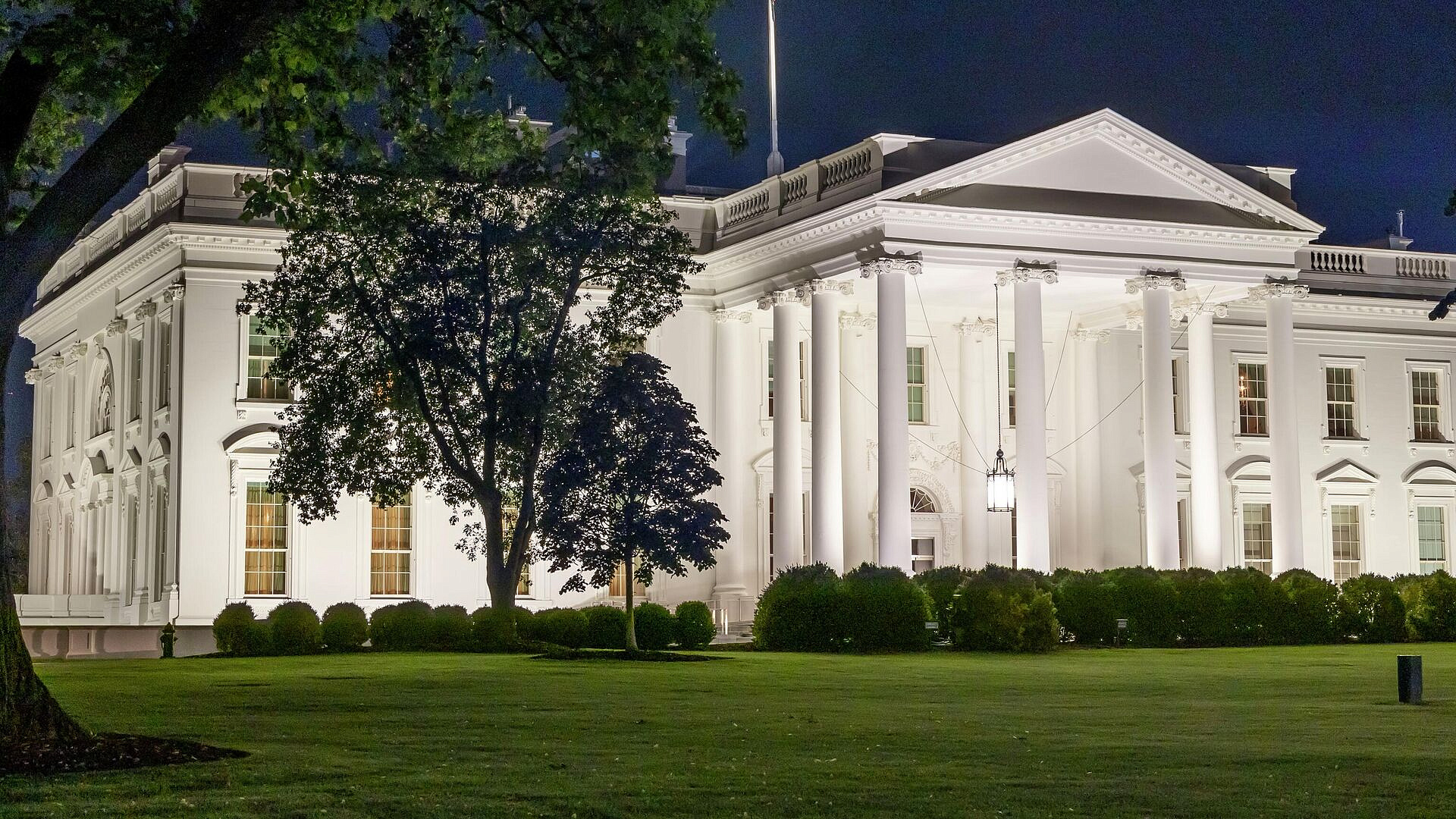 Белый дом: трехсторонняя встреча по Украине состоится при необходимости