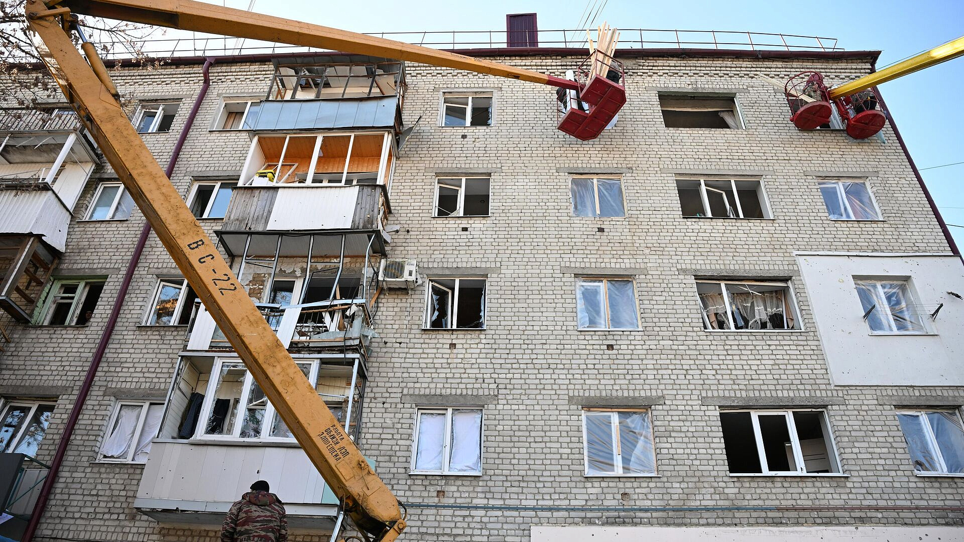 Врачи продолжают борьбу за жизнь пострадавшего при атаке ВСУ по Брянску