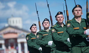 В Омске начался парад Победы
