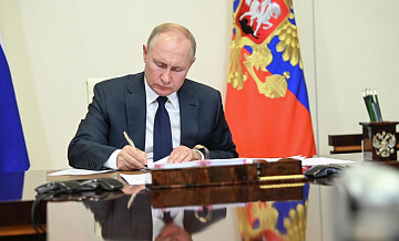 Путин посмертно наградил погибших журналистов орденами Мужества