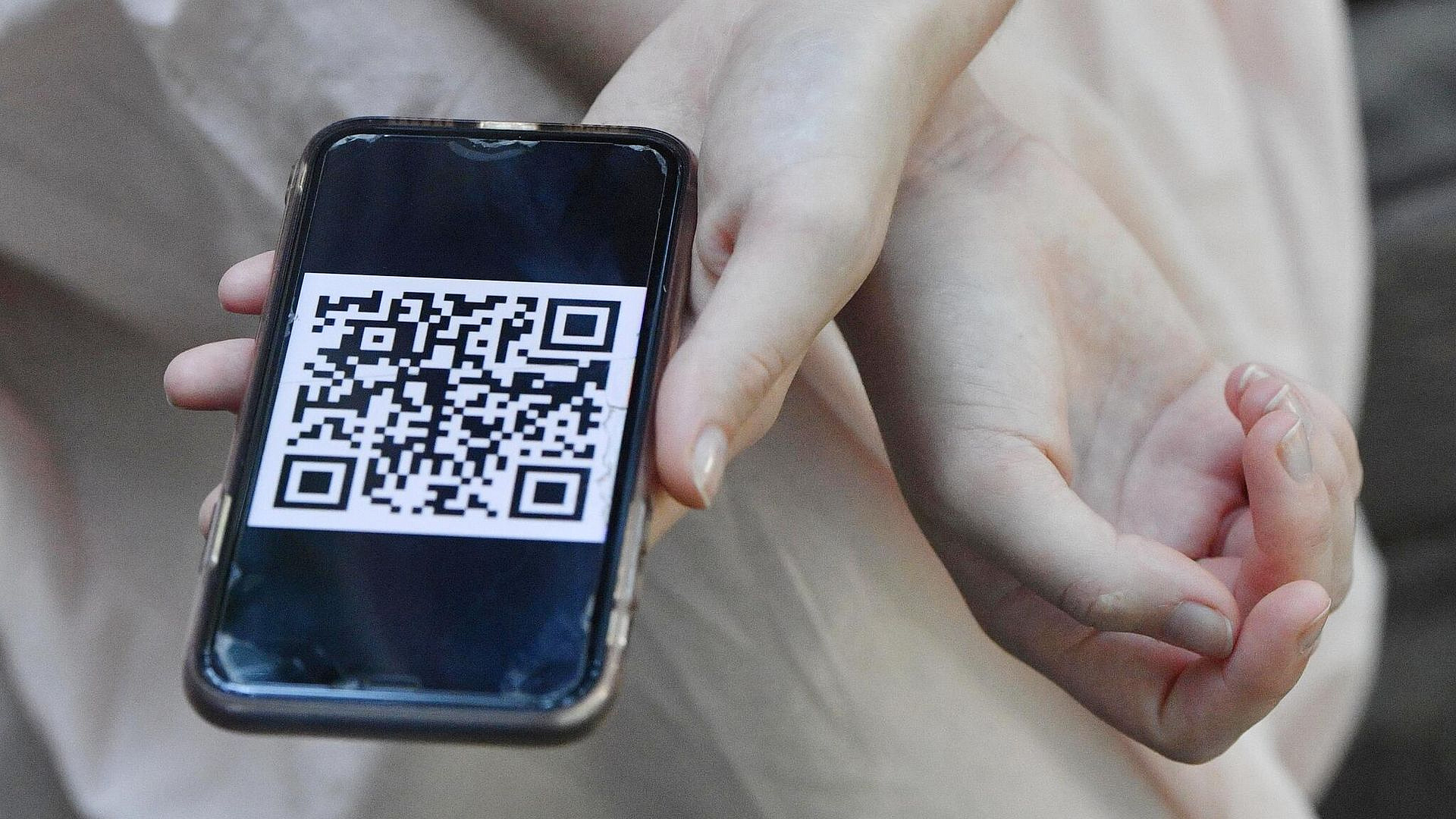 Т-Банк запустил оплату покупок по QR-коду за границей