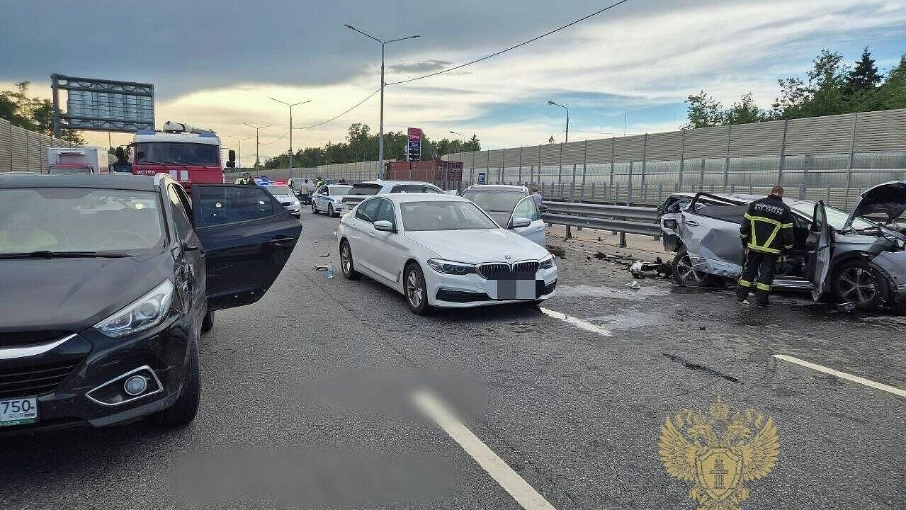 В Подмосковье произошло массовое ДТП, погиб один человек