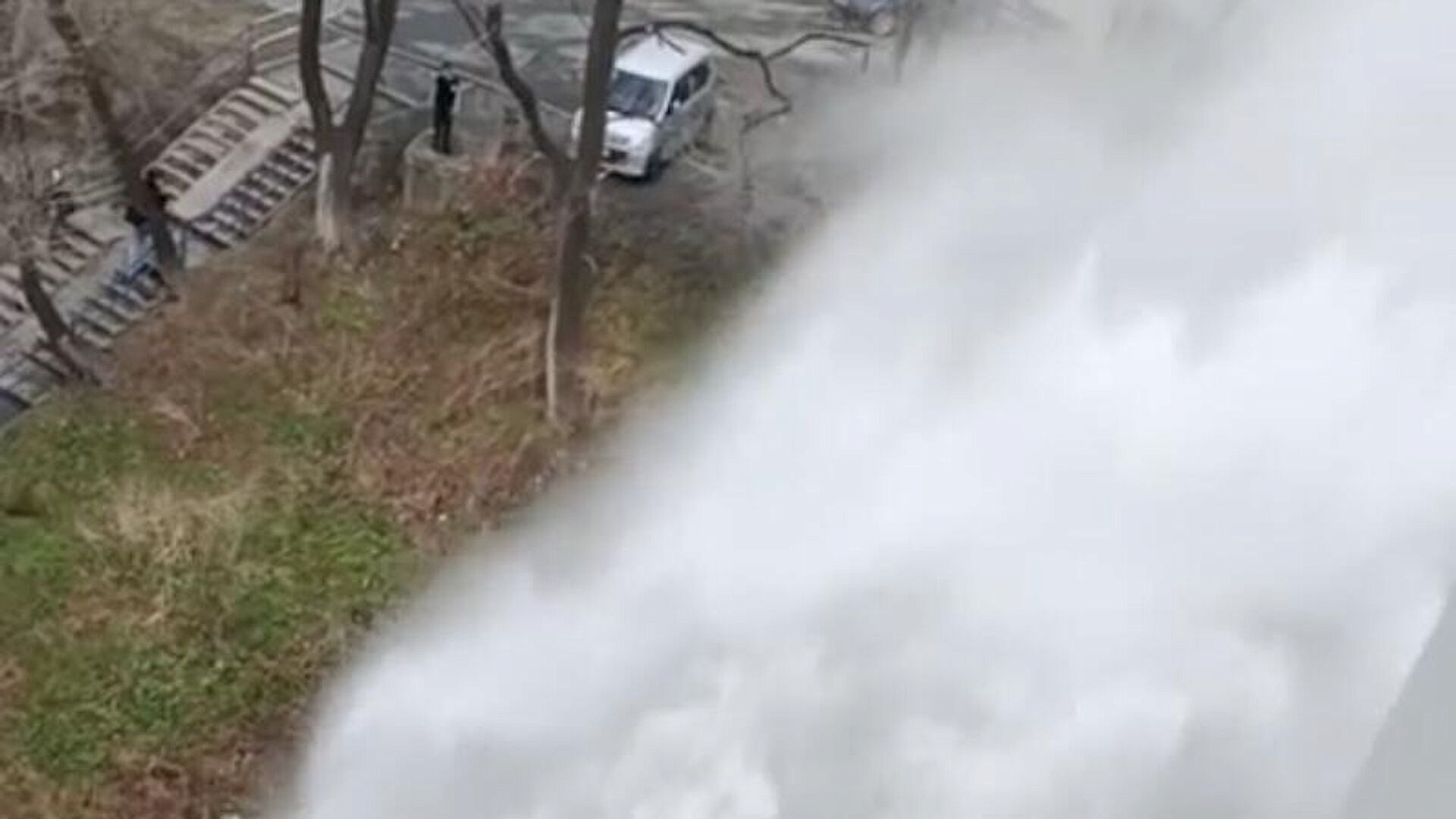 Во Владивостоке проведут проверку после прорыва трубы с горячей водой