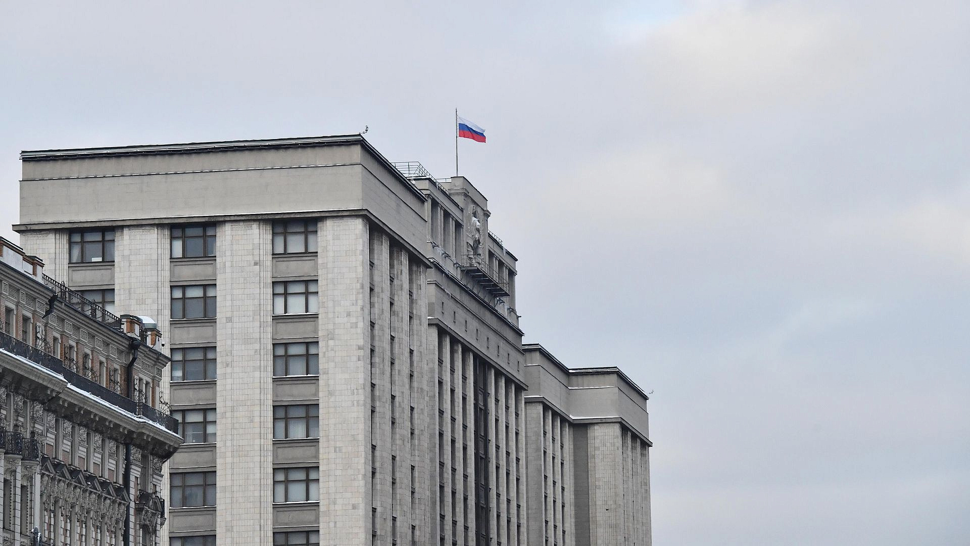 Госдума за восьмой созыв приняла 1147 законов по защите россиян