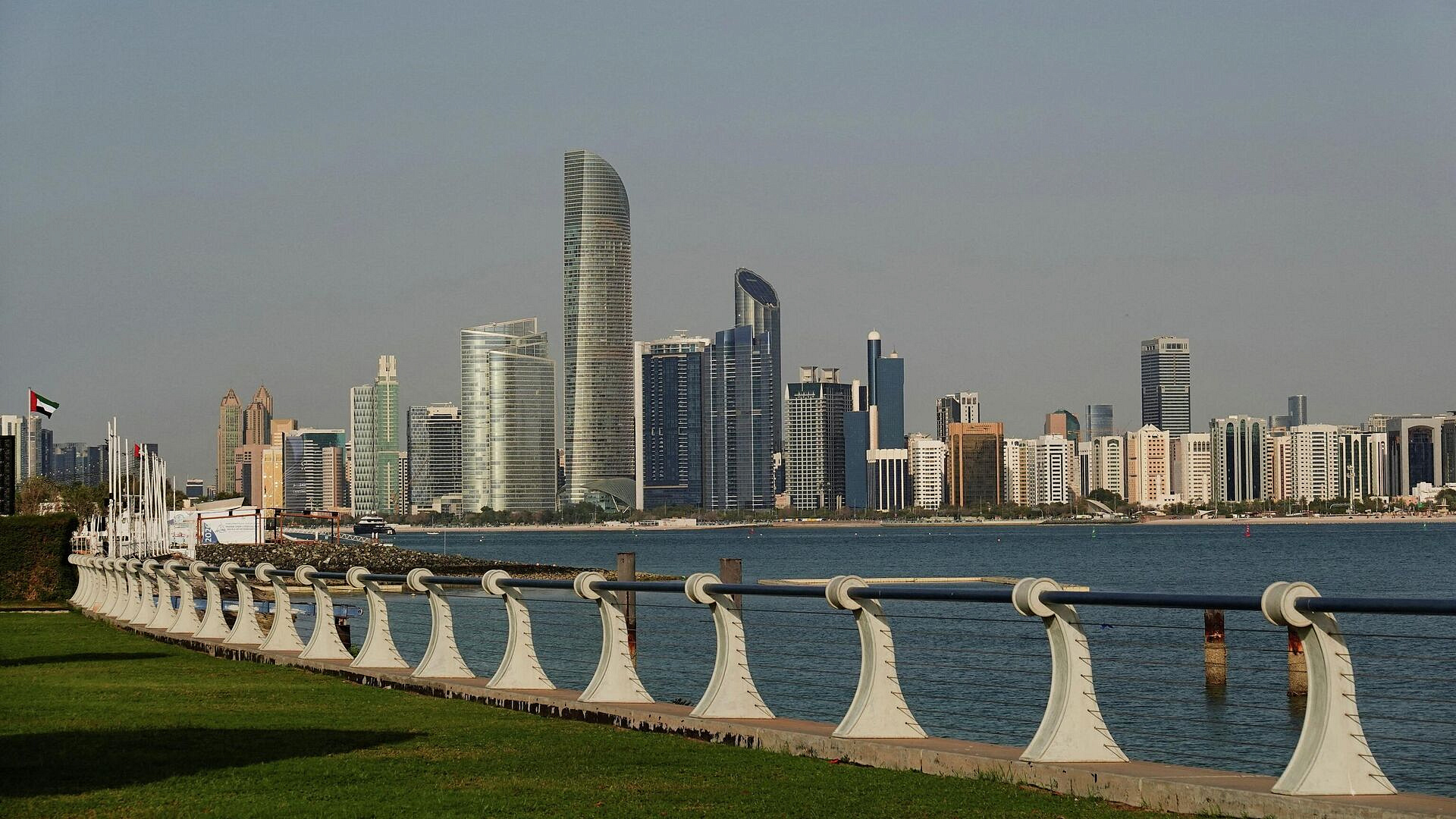 В Абу-Даби палестинец погиб при падении ракеты