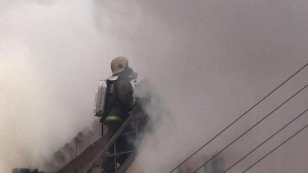 В Благовещенске при пожаре в здании погибли пять человек