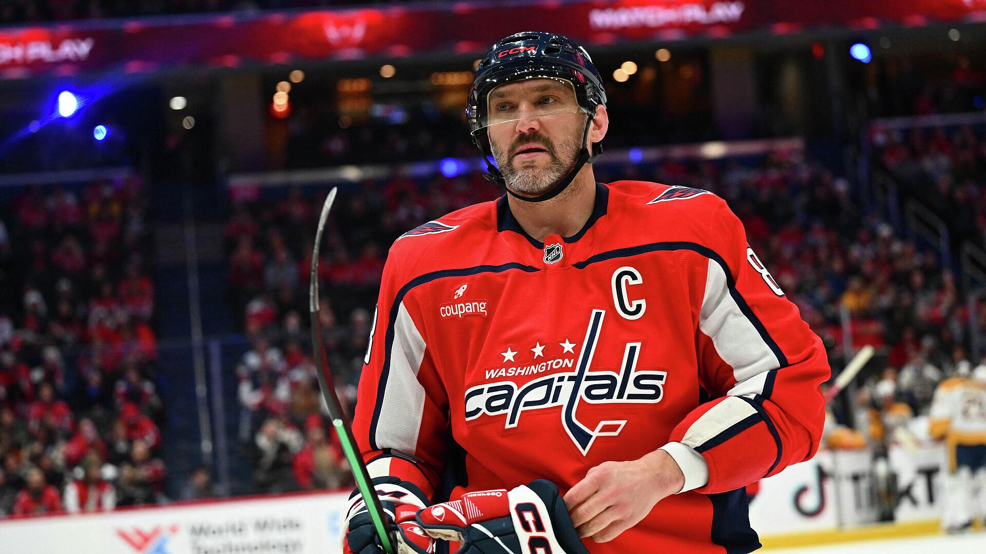 Овечкин уберег русскую звезду от драки. Но Саша стал еще дальше от плей-офф