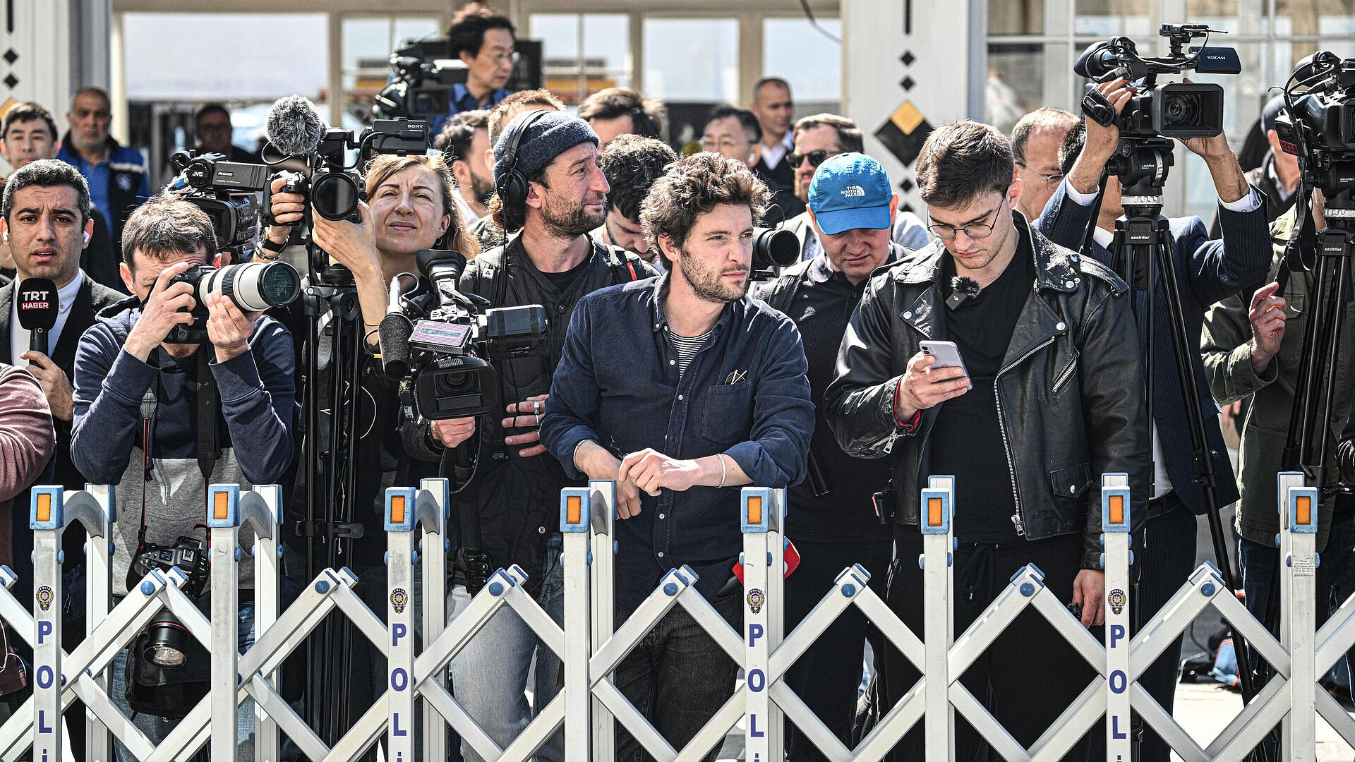 Украинские журналисты приехали к месту переговоров в Стамбуле