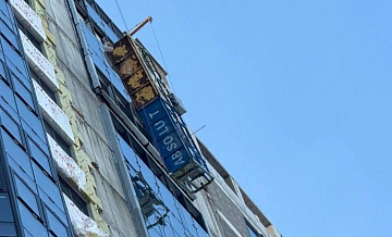 В Самаре двое рабочих погибли при остеклении дома