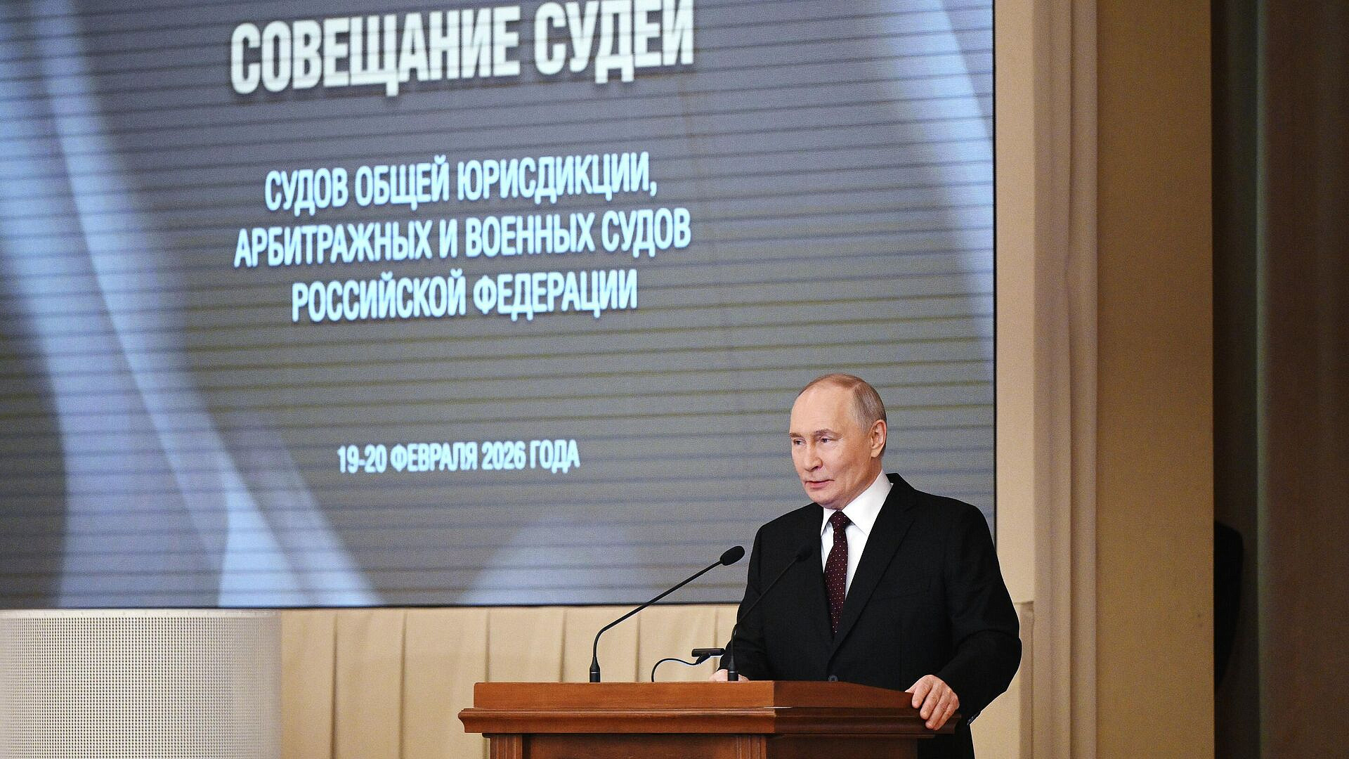 Путин сравнил работу российских и зарубежных судов