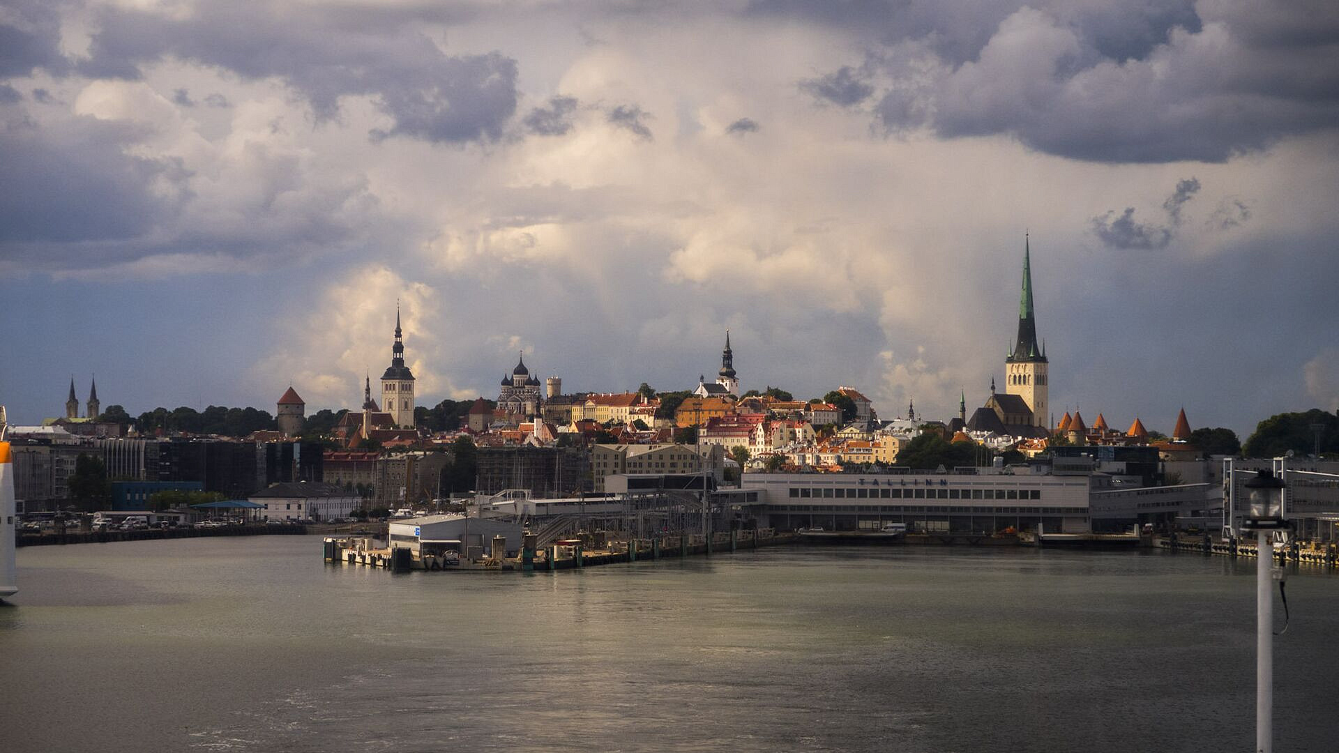 Запрет на заход судов в эстонские воды лишил водолазов работы, пишут СМИ