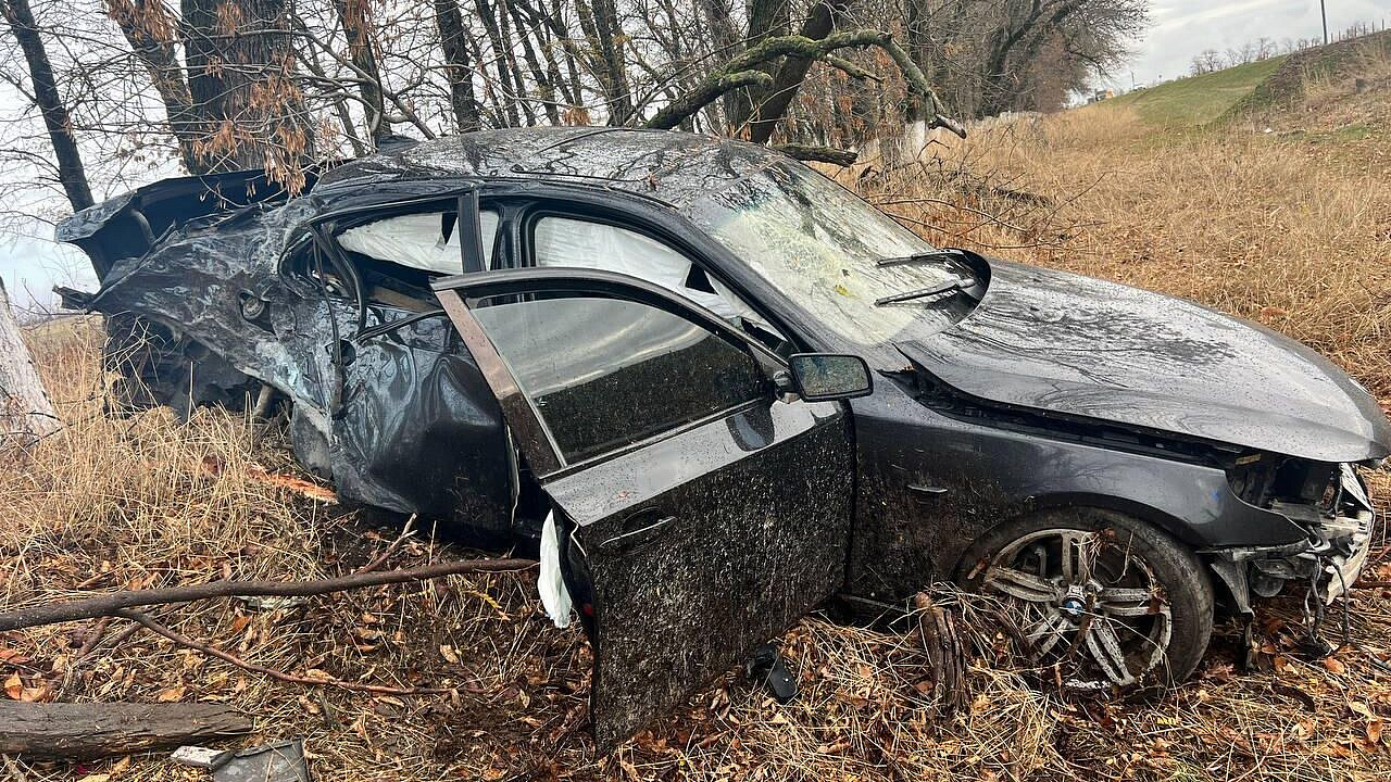 На Кубани при столкновении двух иномарок пострадали восемь человек