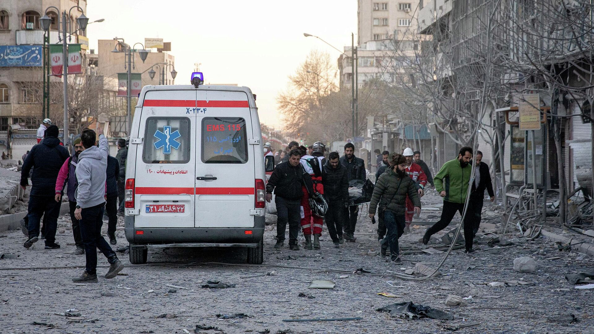 При ударе США и Израиля по Ирану погибли два сотрудника службы спасения