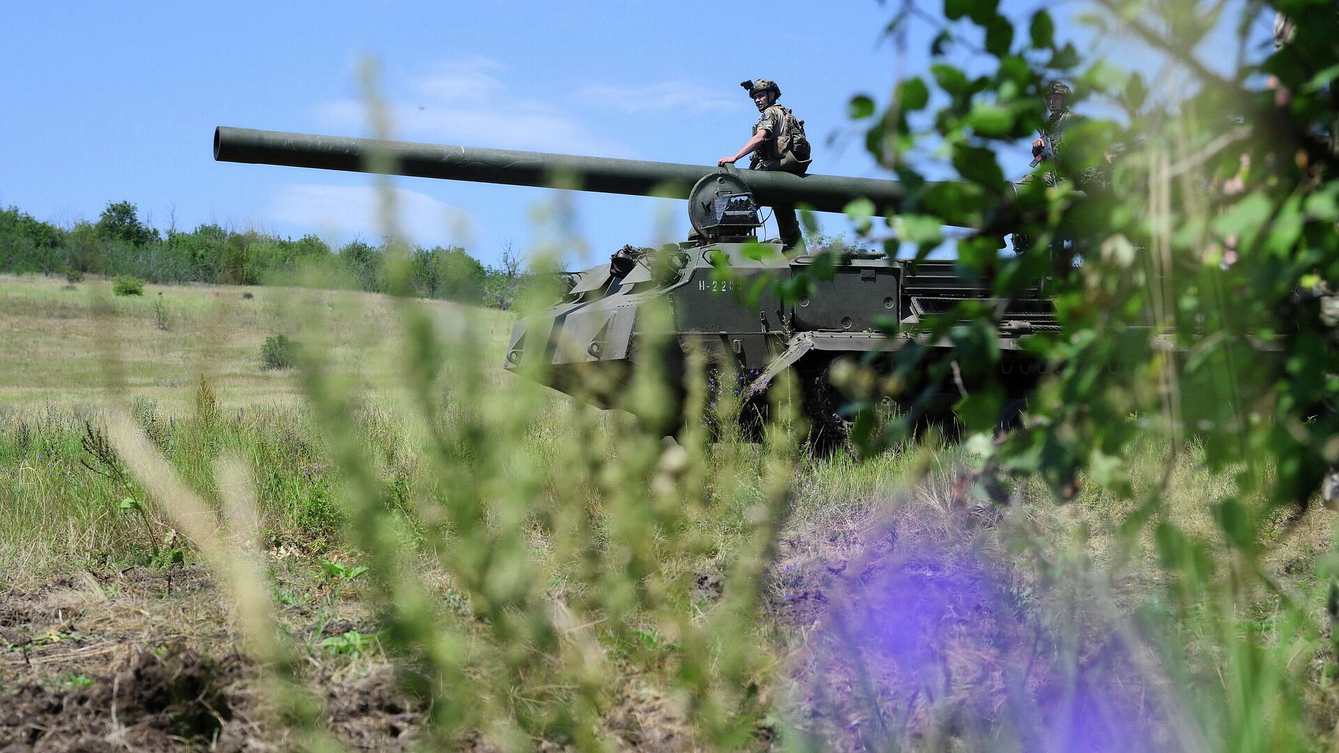 Войска "Востока" продолжили продвижение в глубину обороны противника