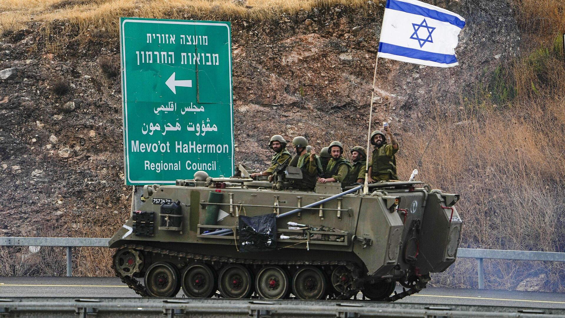 Израильская авиация ударила по крупнейшим городам на юге Ливана