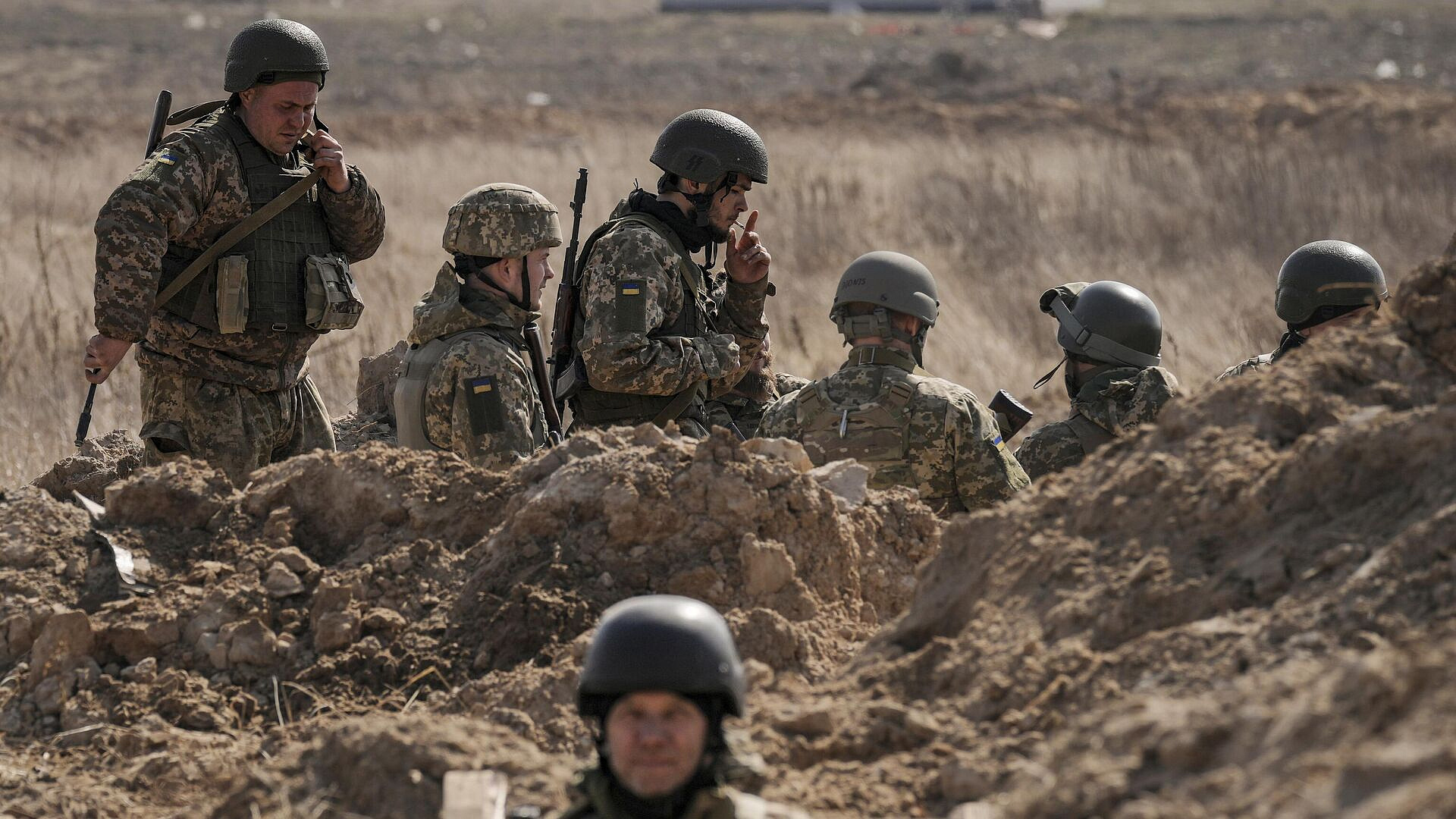 ВСУ отводят в тыл операторов БПЛА на западном берегу Оскола, сообщил боец