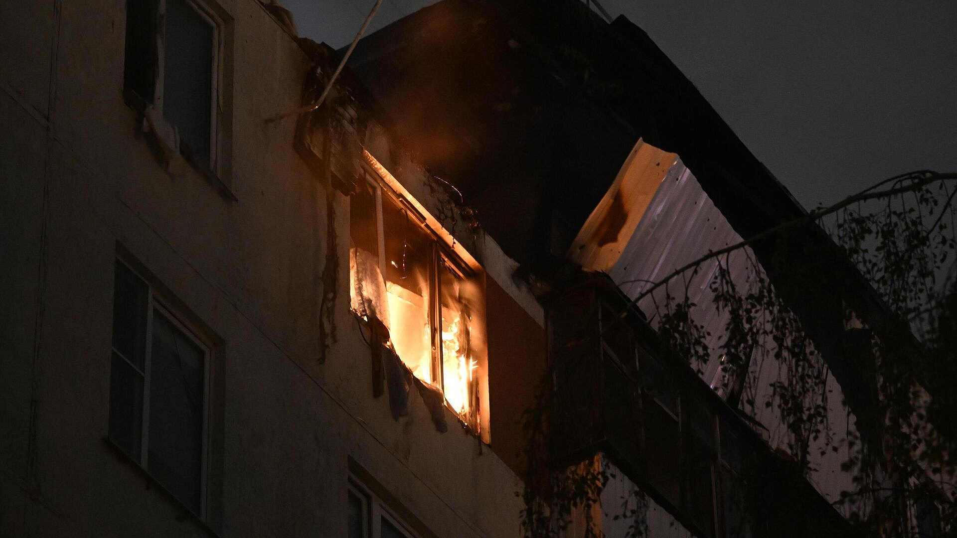 При взрыве в доме в Москве кровля обрушились на 60 квадратах