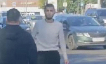 Суд арестовал мужчину, напавшего с ножом на полицейских в Москве