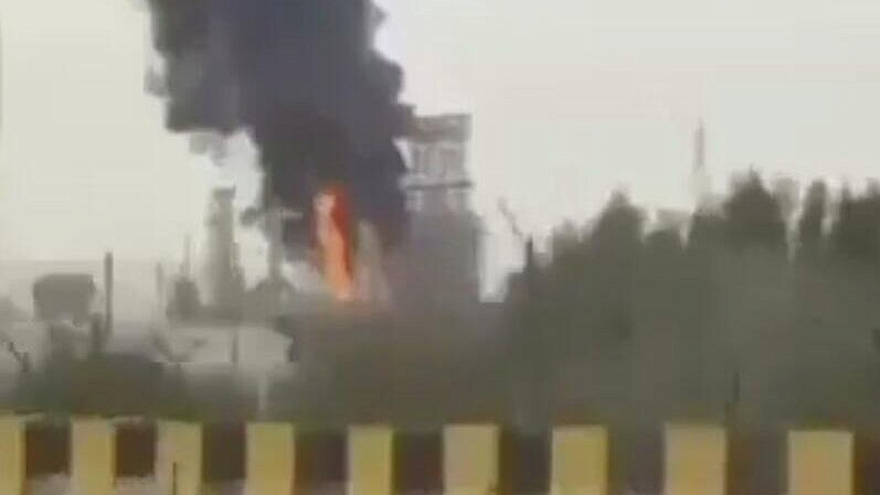 В Кувейте загорелся нефтеперерабатывающий завод после атак беспилотников