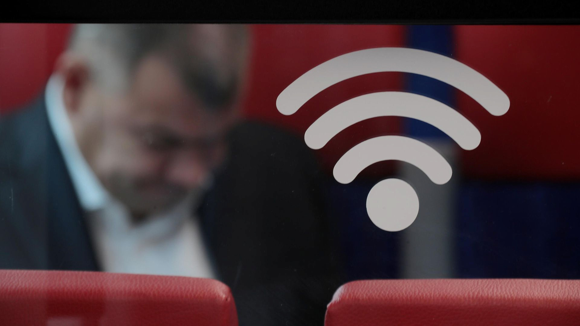 В СФ предупредили о фейковых точках доступа Wi-Fi в общественных местах