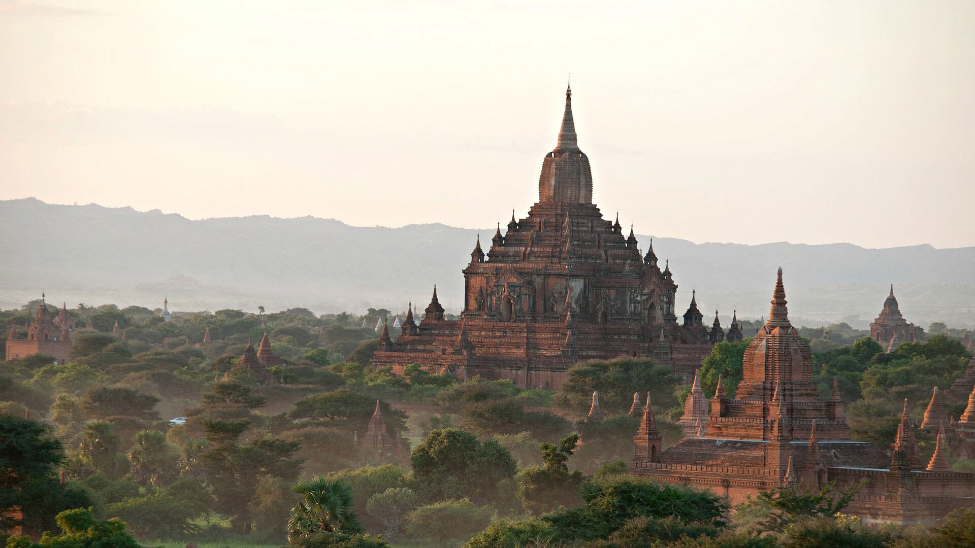 Консул рассказал, как мошенники заманивают россиян в свои колл-центры