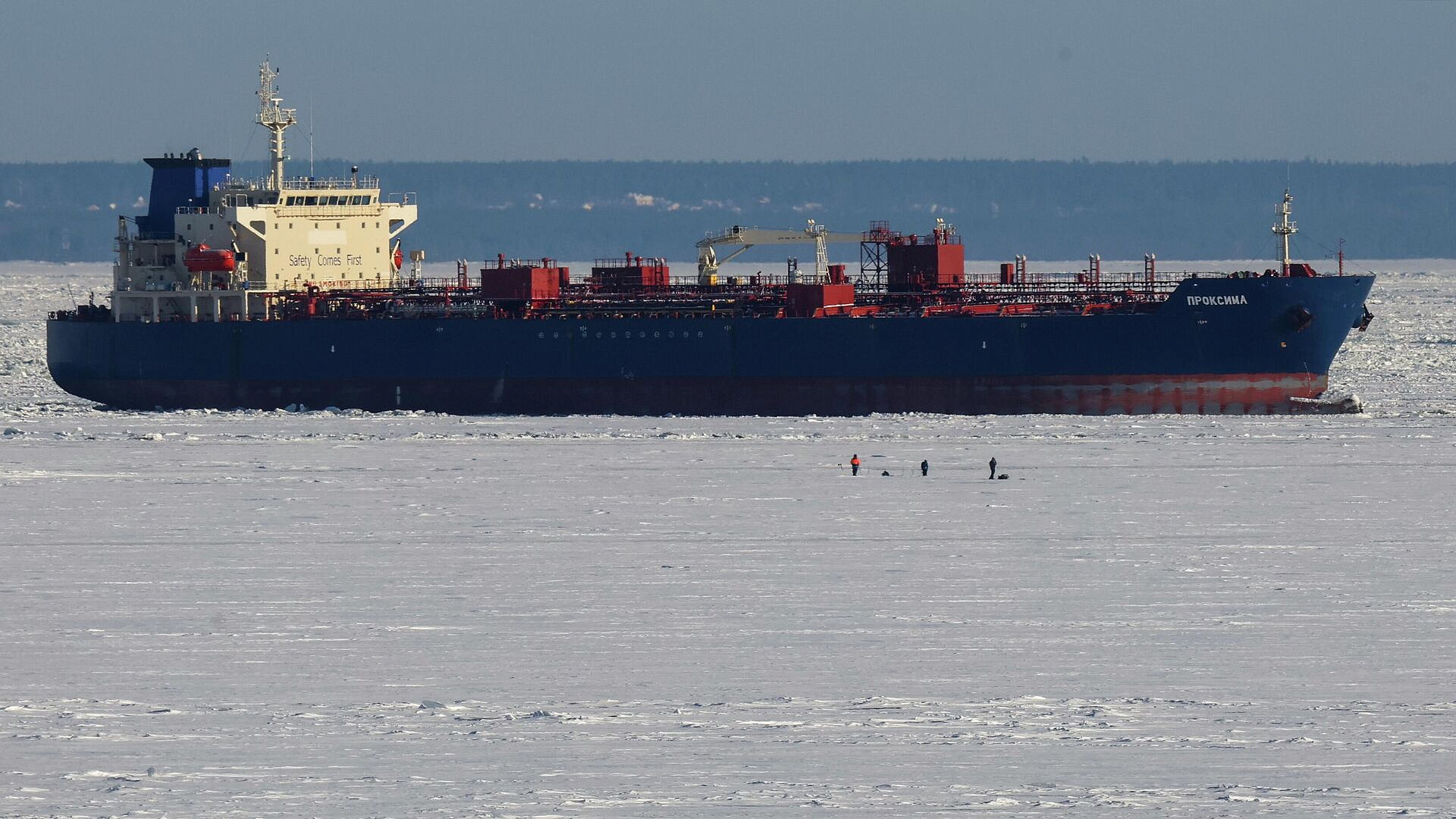 В водах Ирака безэкипажный катер со взрывчаткой атаковал танкер