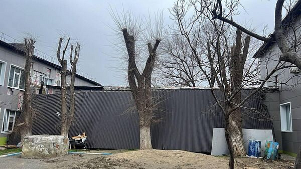 В Махачкале ветер сорвал крышу школы 