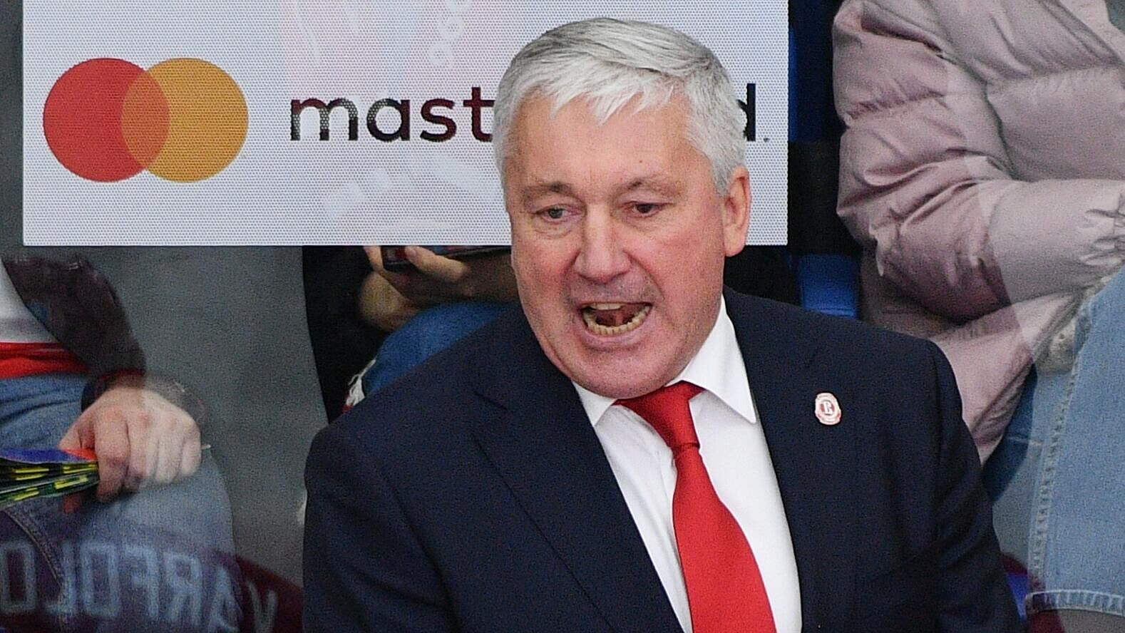 Клуб КХЛ "Барыс" продлил контракт с главным тренером Кравцом на один сезон