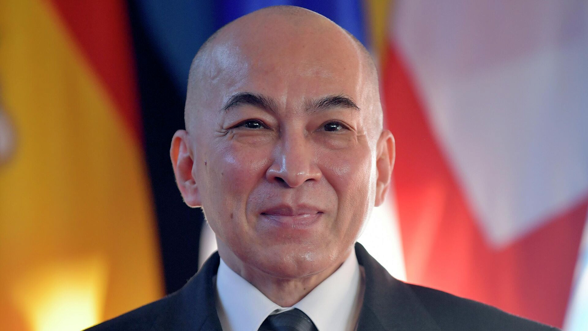 Король Камбоджи поздравил Путина с 70-летием с дипломатических отношений