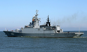 ВМС Британии утверждают, что следили за российским корветом