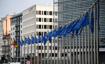 СМИ: Европа показывает стратегическую "бесхребетность" перед давлением США